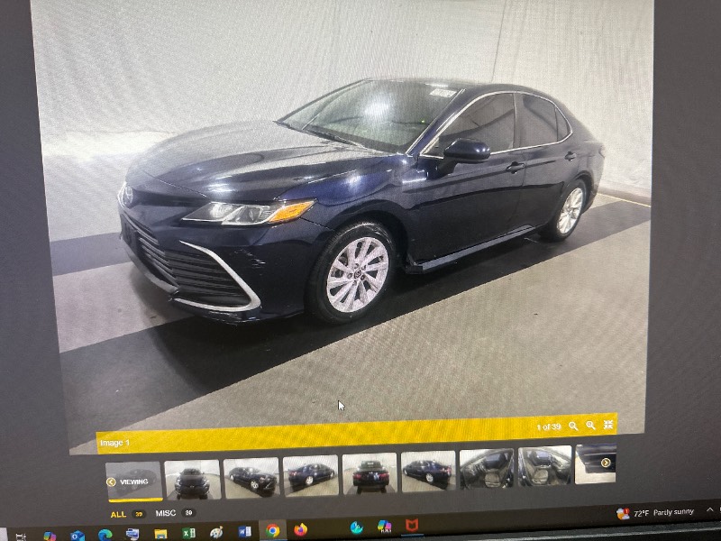 2021 Toyota Camry LE's photo